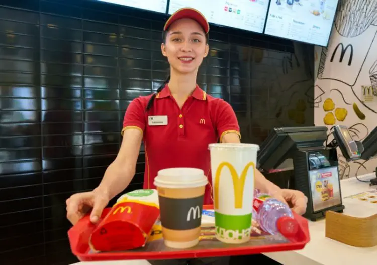 employée mcdonalds