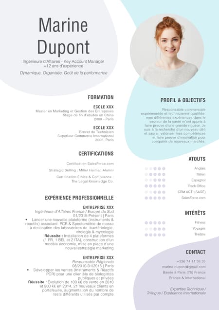 CV avec photo, courbes et couleurs douces