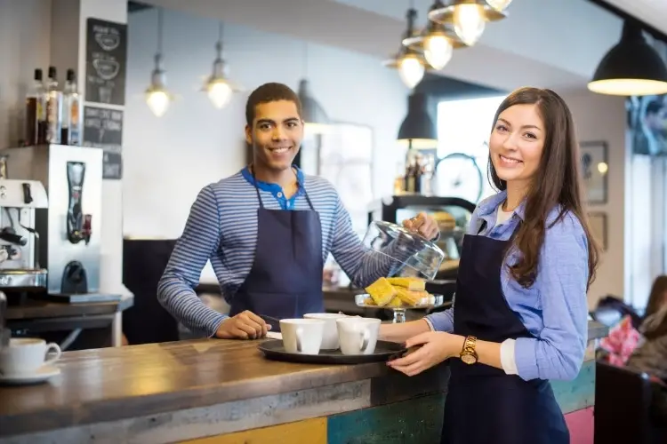 job d'ete dans un café